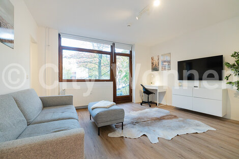 furnished apartement for rent in Hamburg Lokstedt/Grelckstraße. living & dining