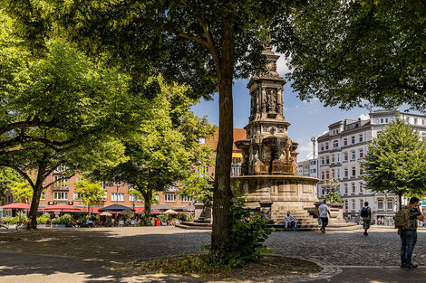 Hansaplatz in the colorful, popular district of Hamburg-St.Georg - Furnished apartments by City-Wohnen