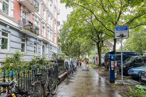 Typical residential street in Hamburg-Altona with apartments in historical buildings - Furnished apartments by City-Wohnen